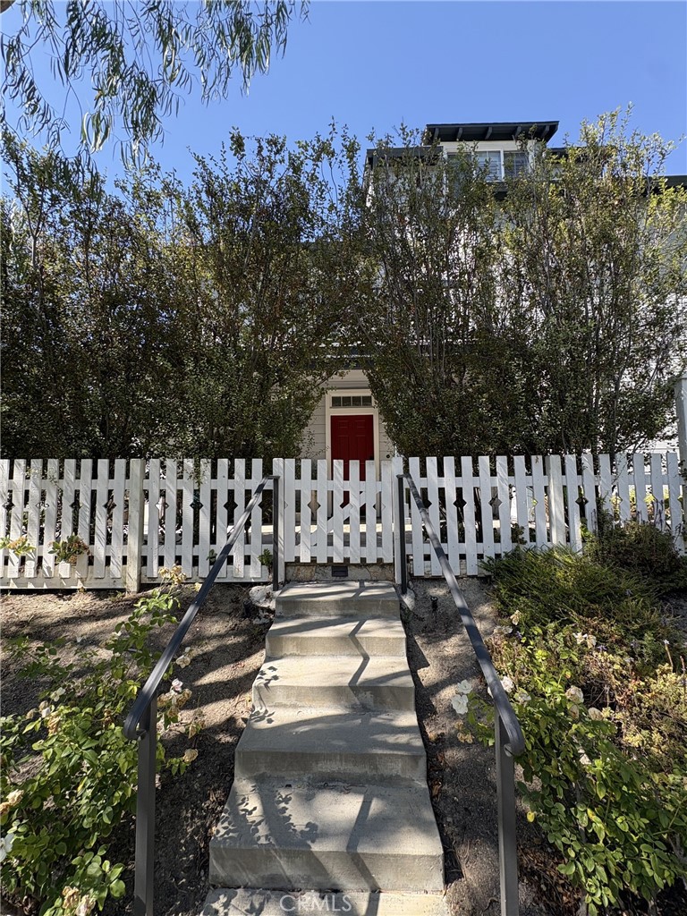 9 Ivy Gate