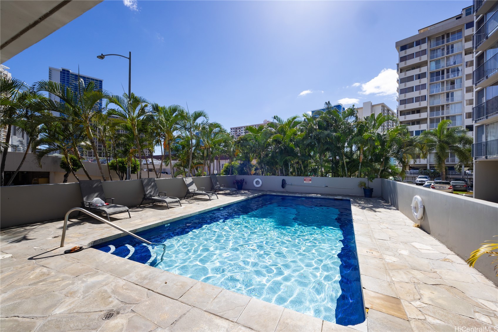 1650 Kanunu Street 415