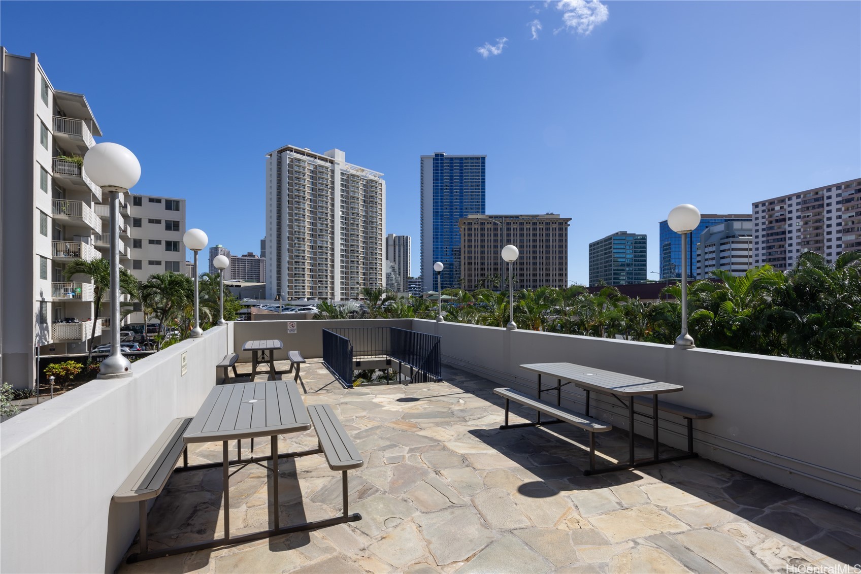 1650 Kanunu Street 415