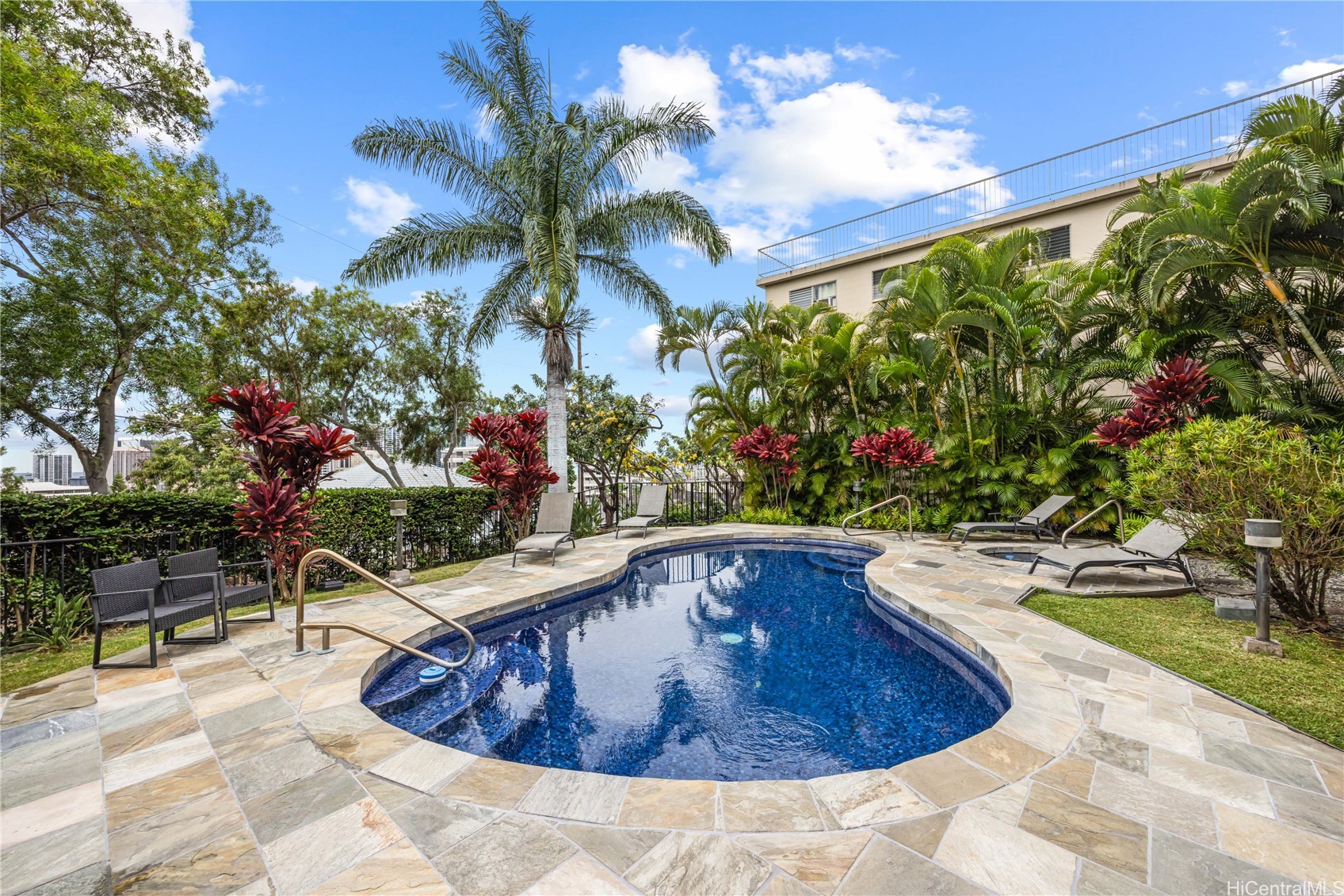 512 Iolani Avenue 202