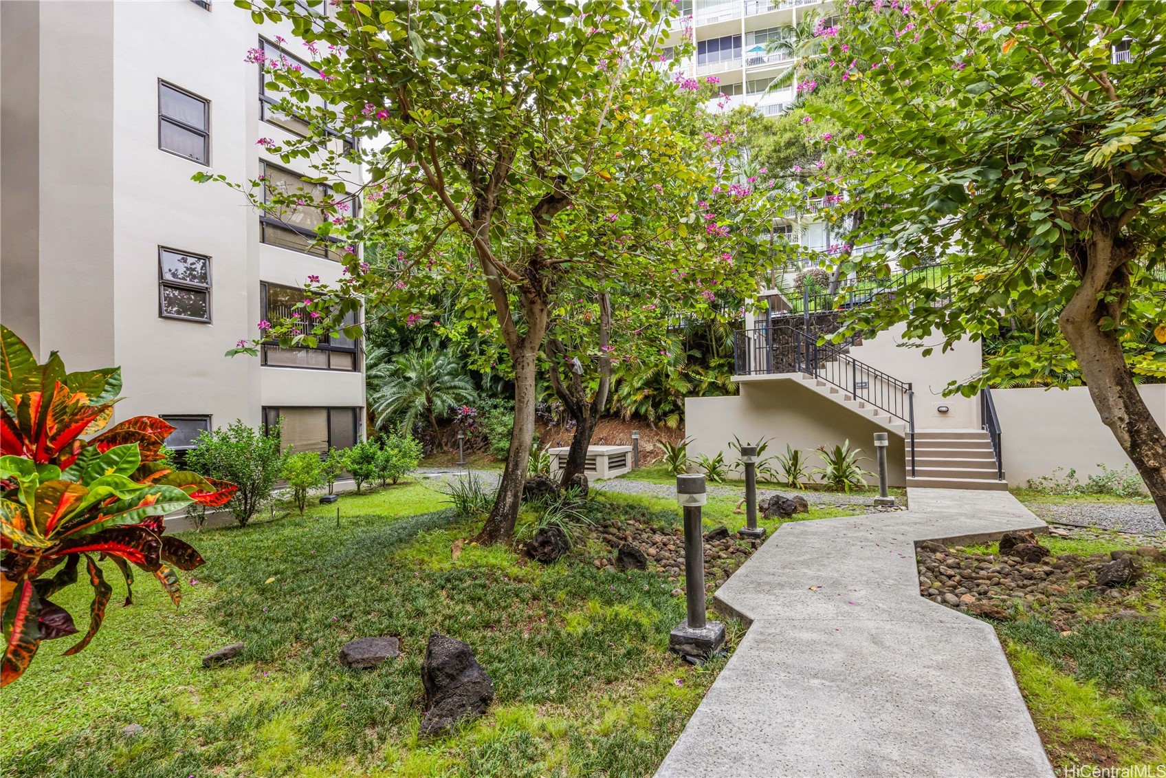 512 Iolani Avenue 202