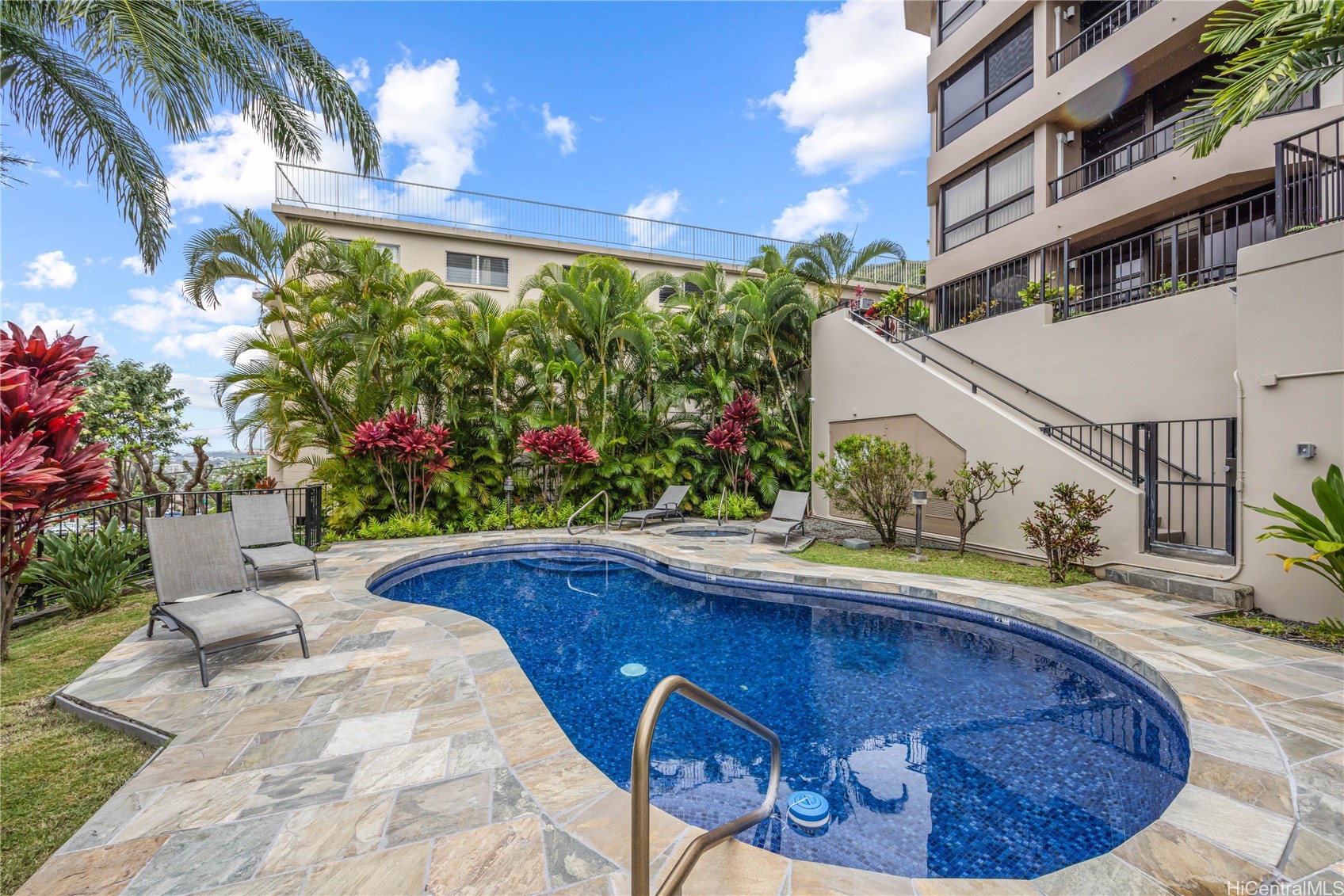 512 Iolani Avenue 202
