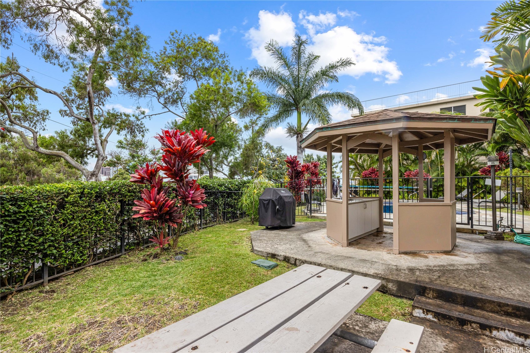 512 Iolani Avenue 202