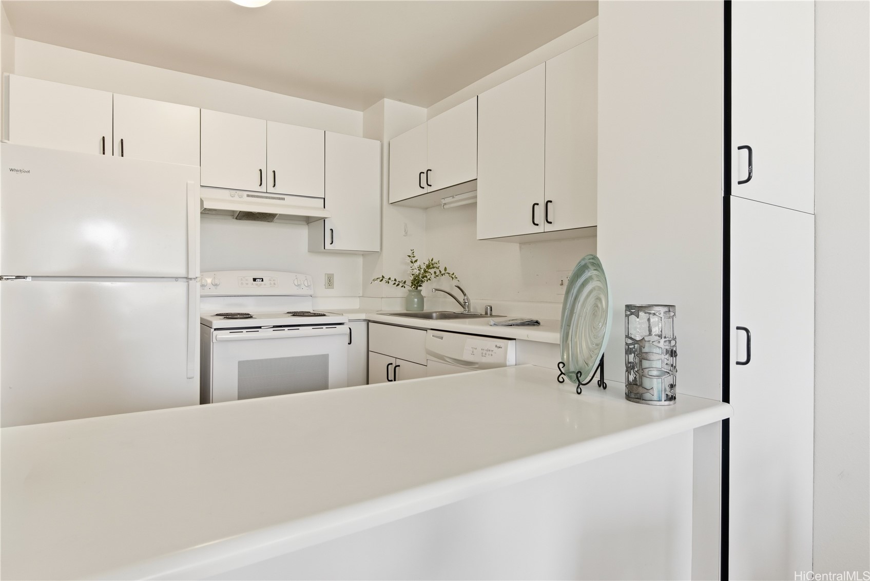 1255 Nuuanu Avenue E612