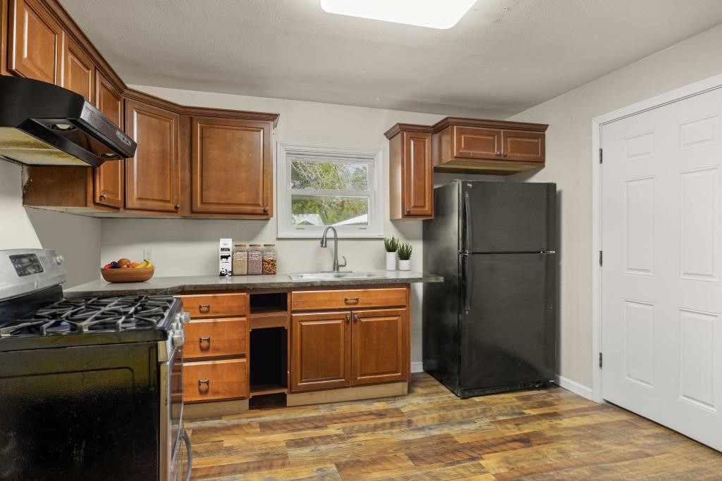 695 S Lillian Street