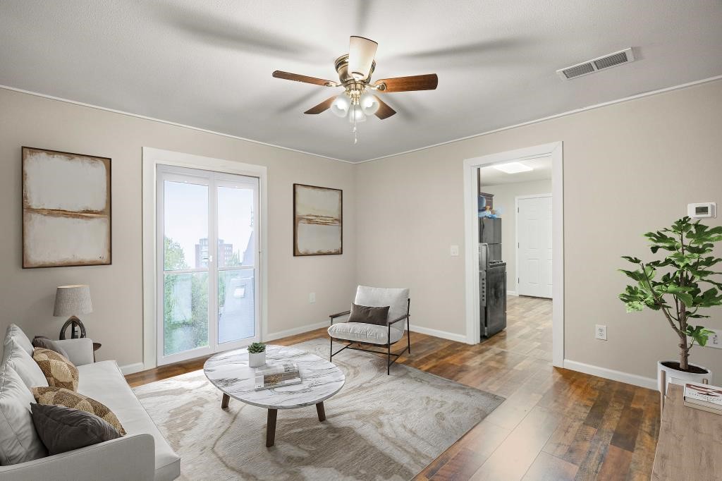 695 S Lillian Street