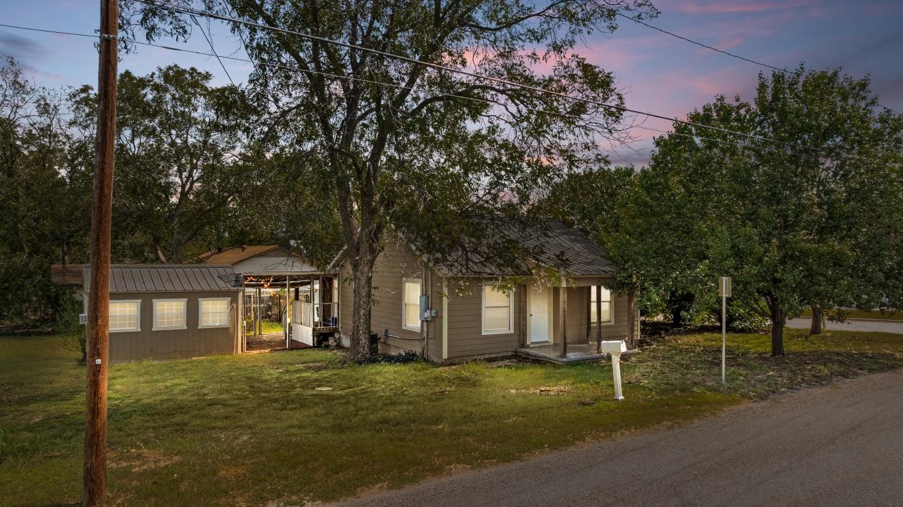 695 S Lillian Street