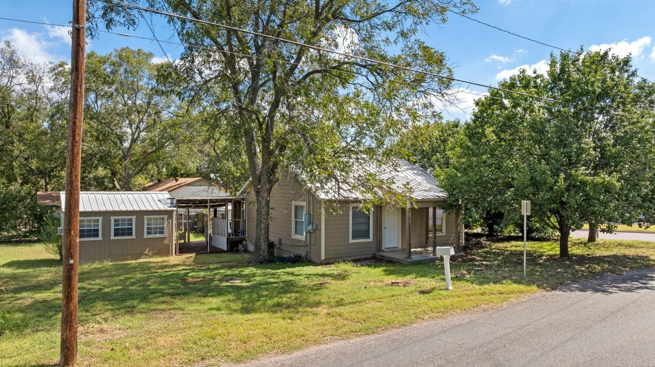 695 S Lillian Street