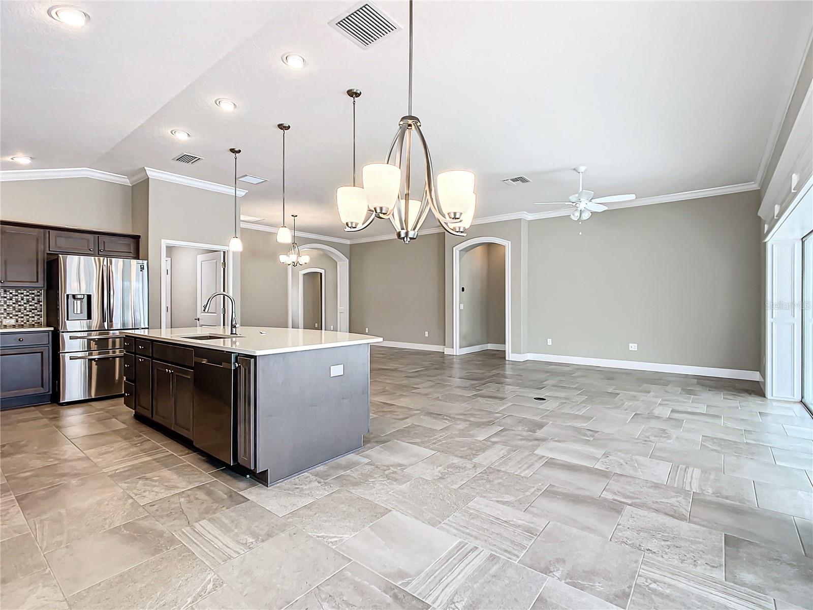 2760 VICTOR CT