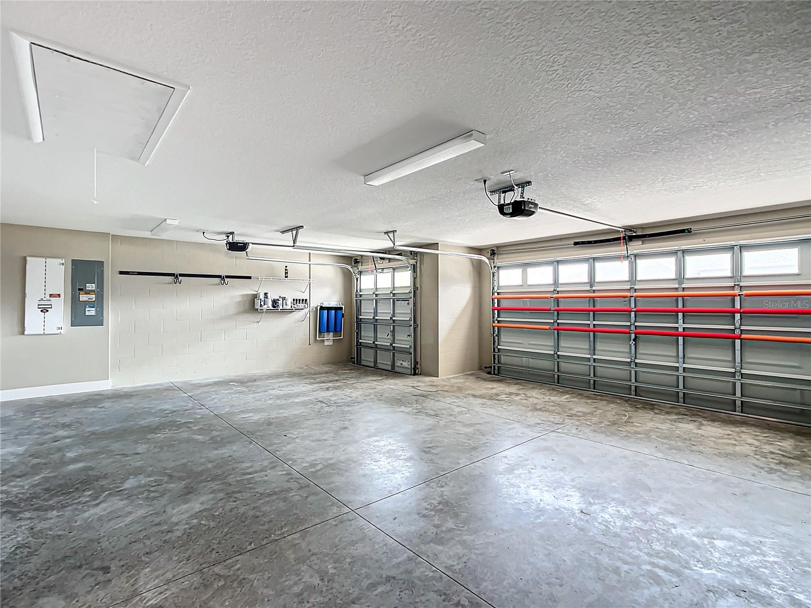 2760 VICTOR CT