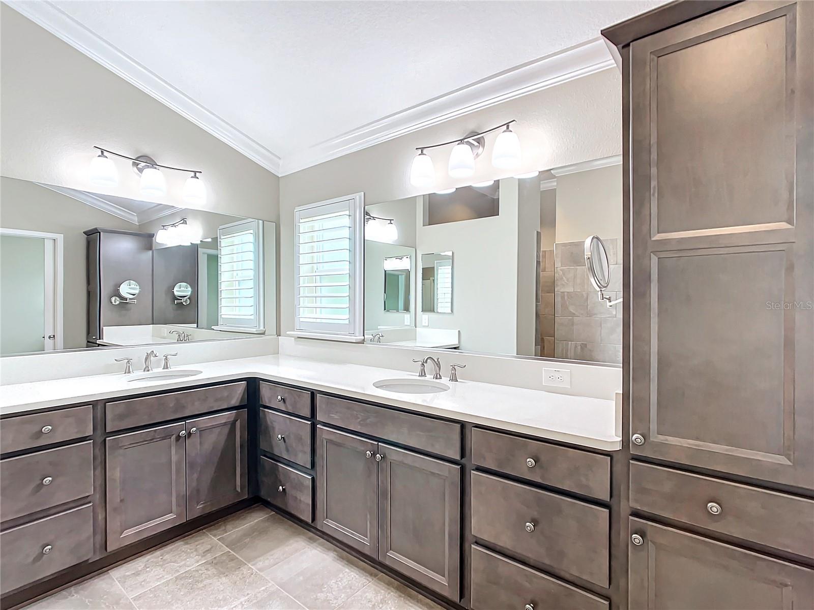 2760 VICTOR CT
