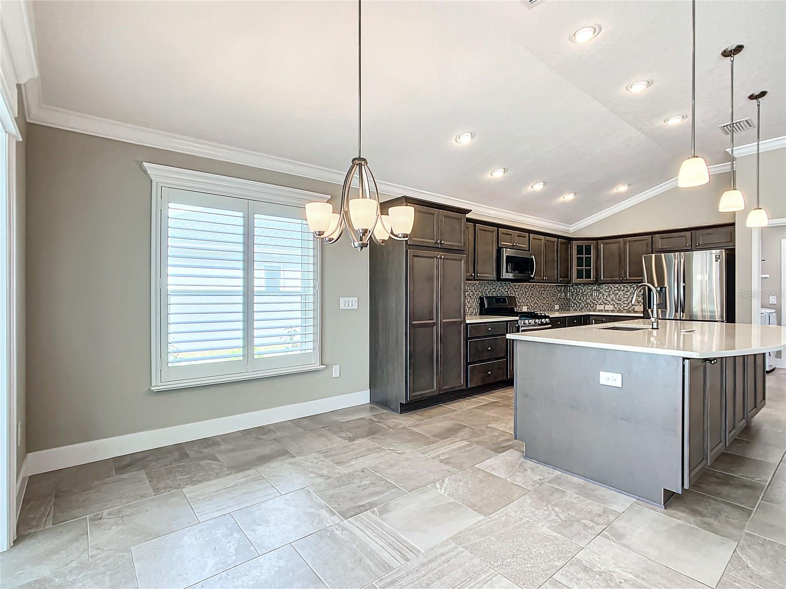 2760 VICTOR CT
