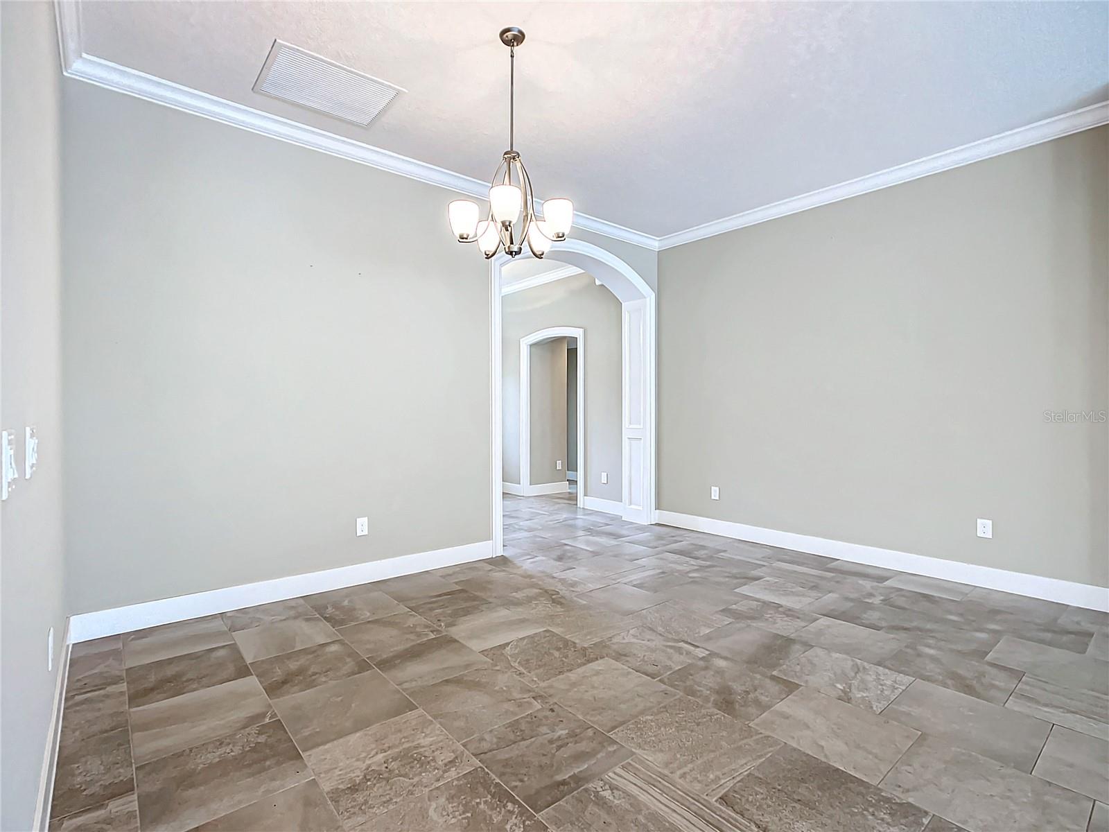 2760 VICTOR CT