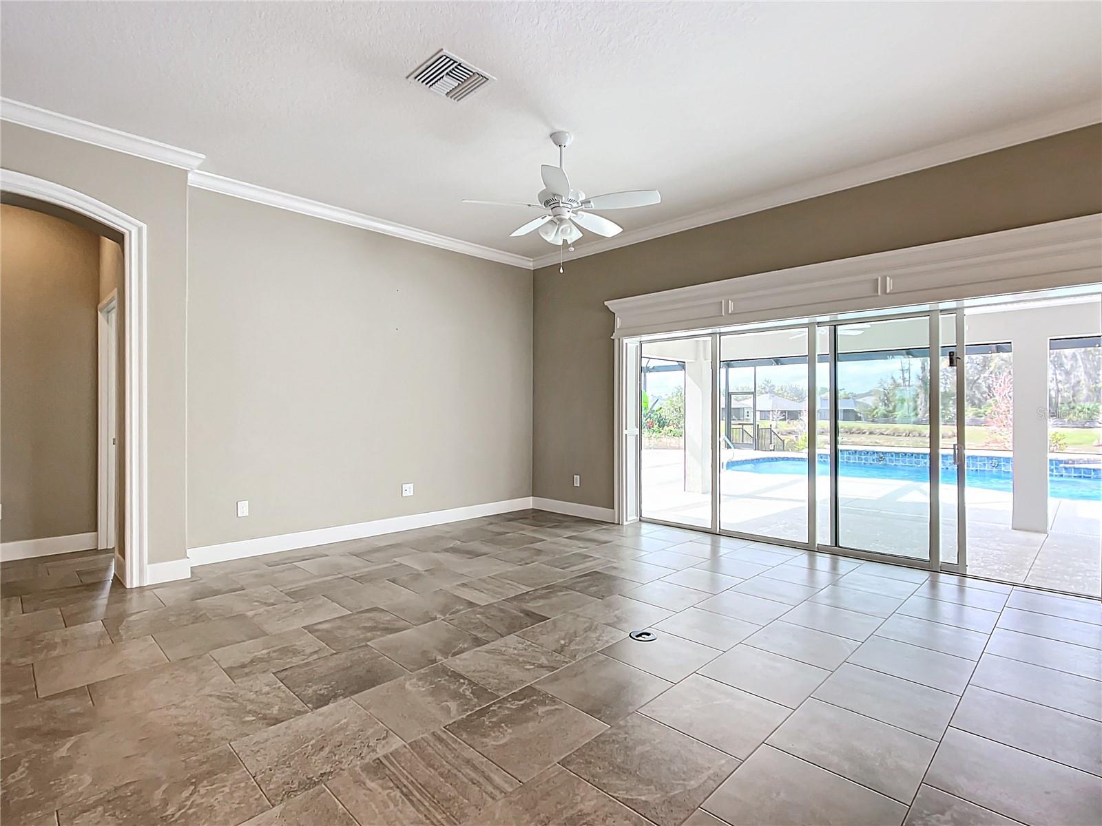 2760 VICTOR CT