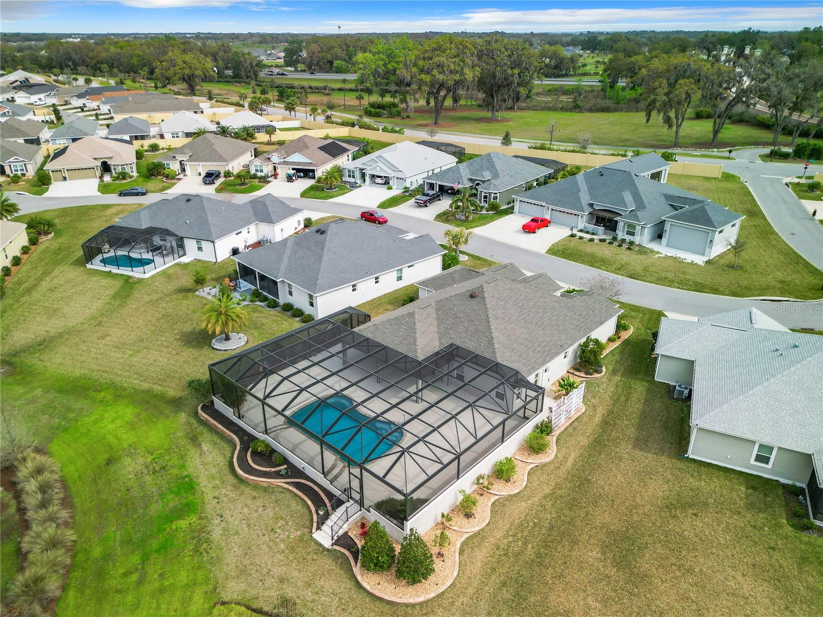 2760 VICTOR CT