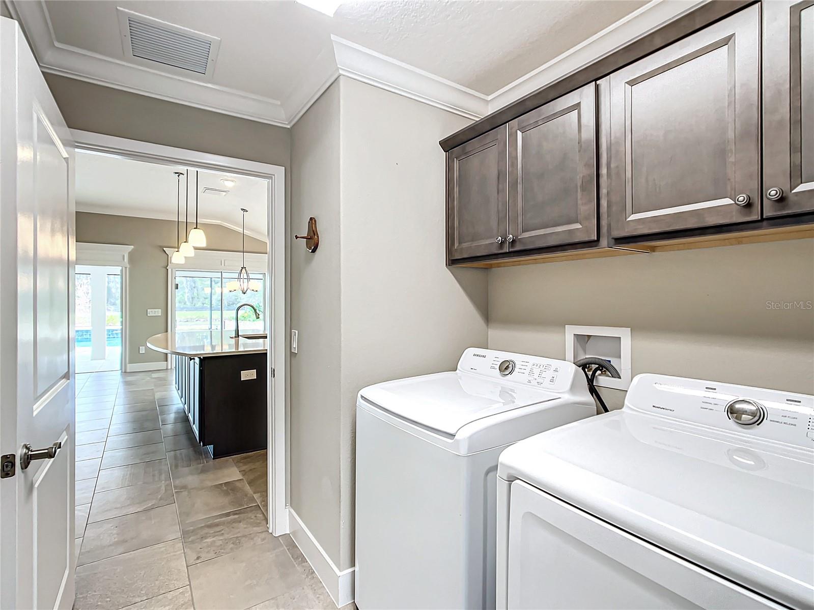 2760 VICTOR CT