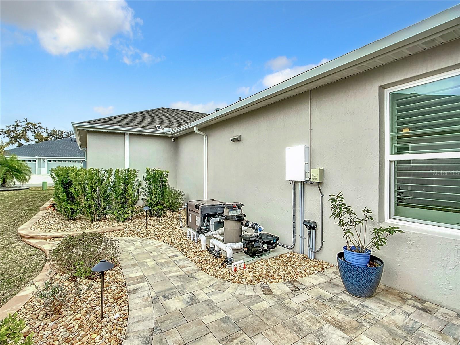 2760 VICTOR CT