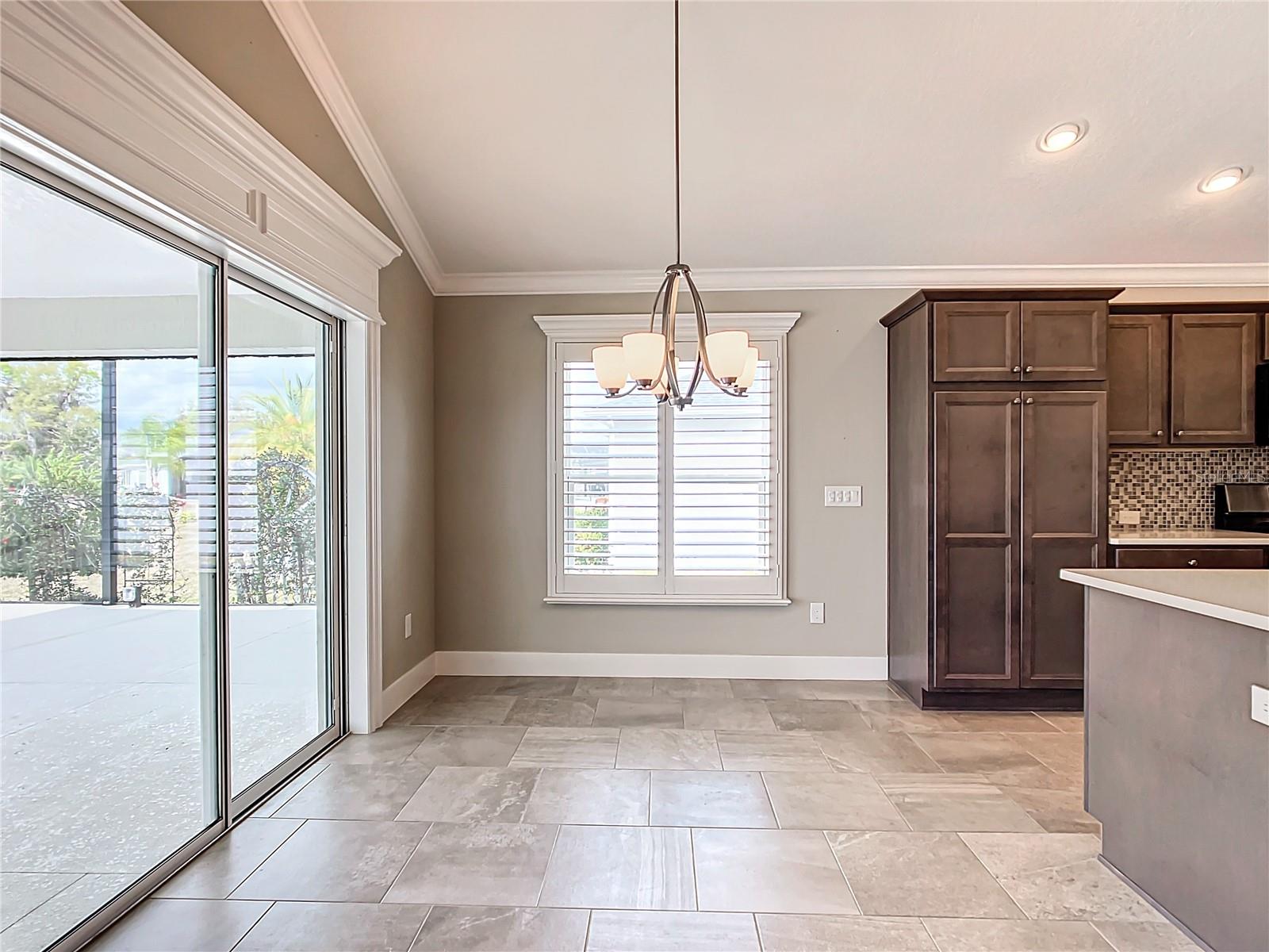2760 VICTOR CT