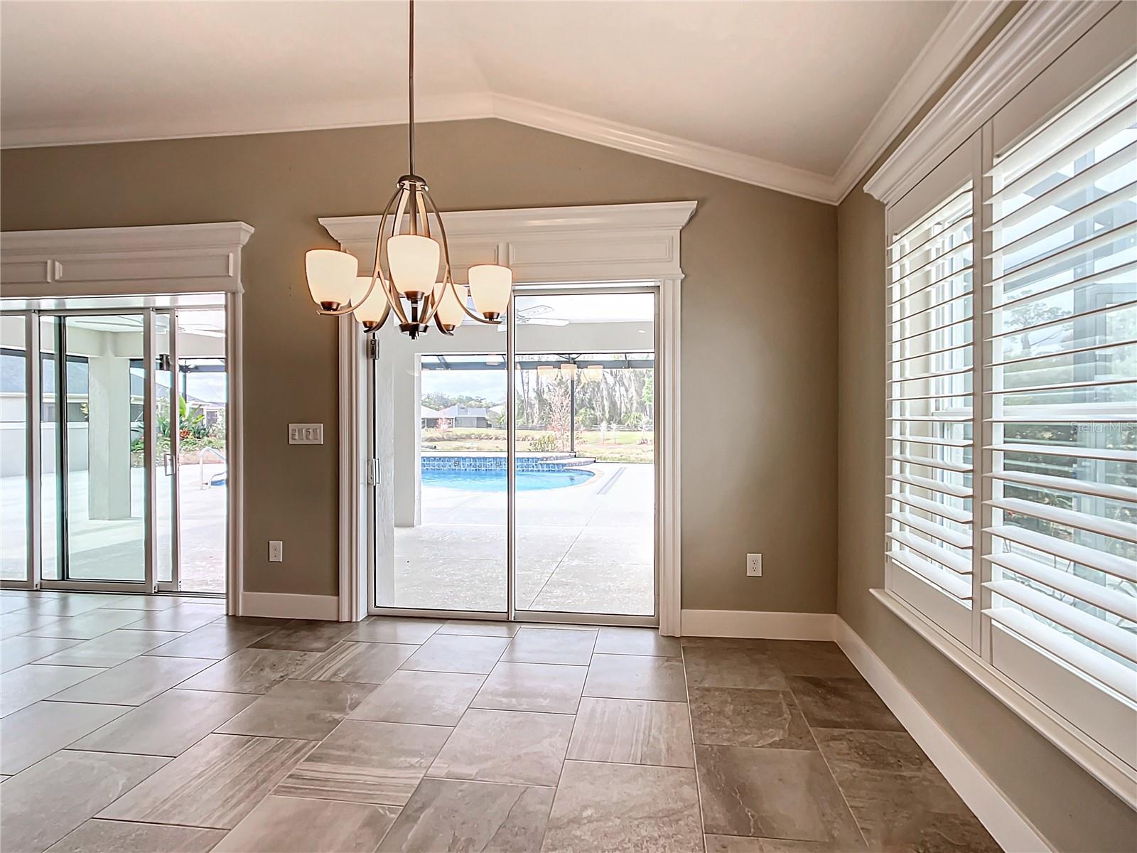 2760 VICTOR CT