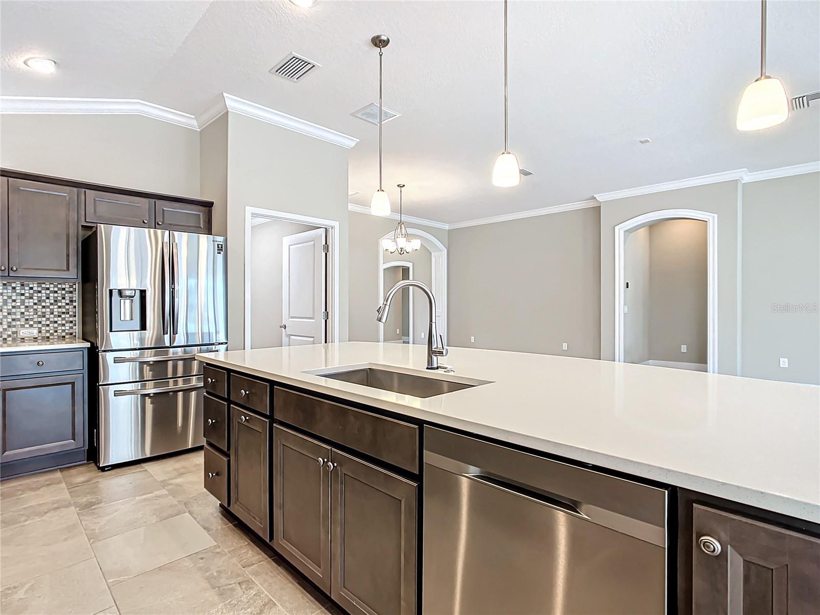 2760 VICTOR CT