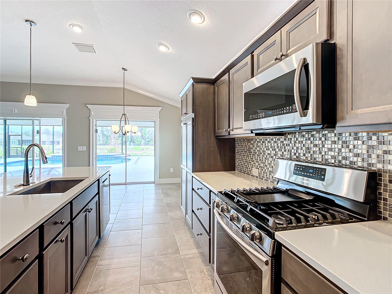 2760 VICTOR CT