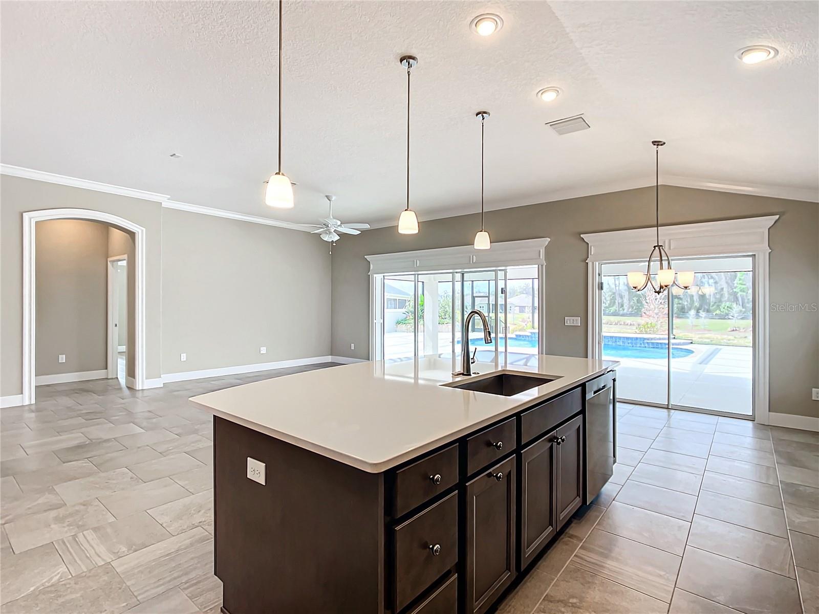 2760 VICTOR CT