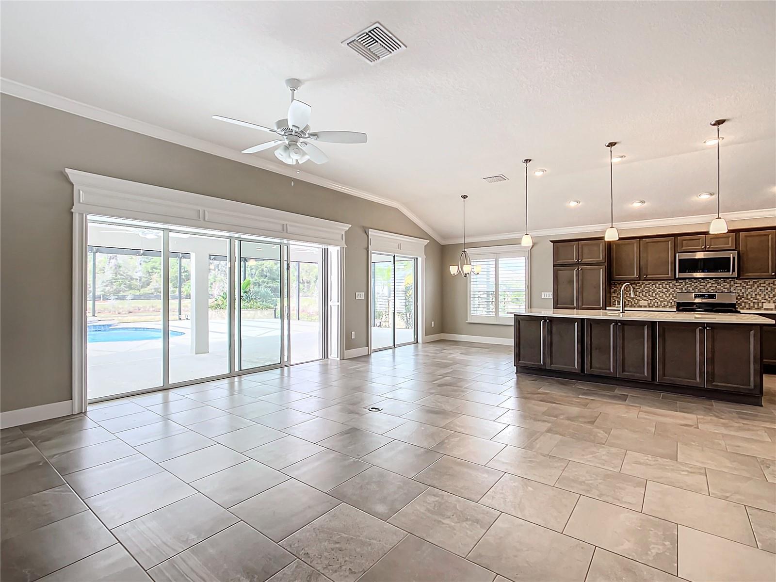 2760 VICTOR CT
