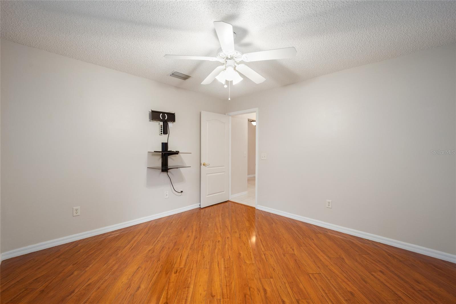 118 COSTA MESA DR