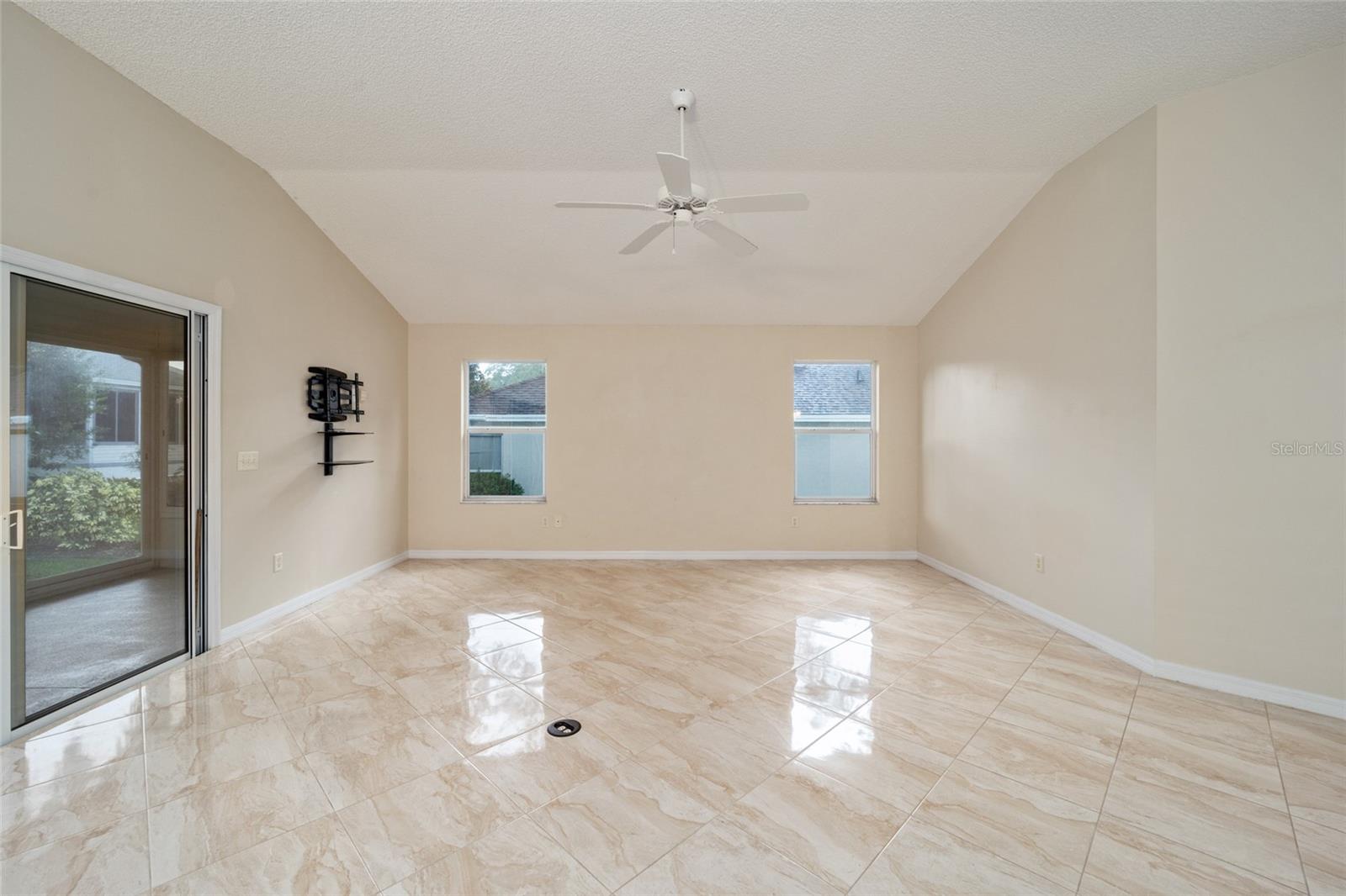 118 COSTA MESA DR