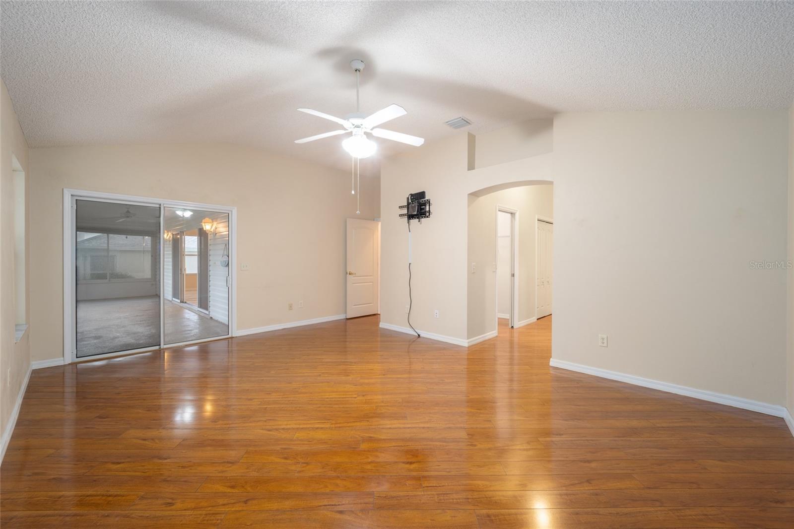 118 COSTA MESA DR