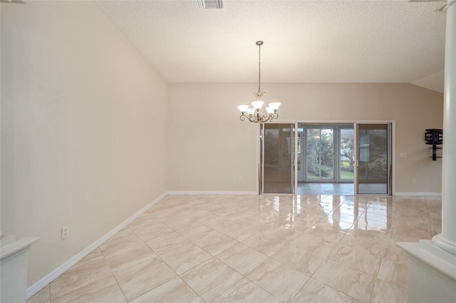 118 COSTA MESA DR