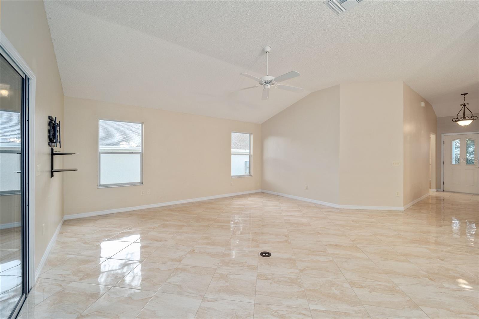 118 COSTA MESA DR