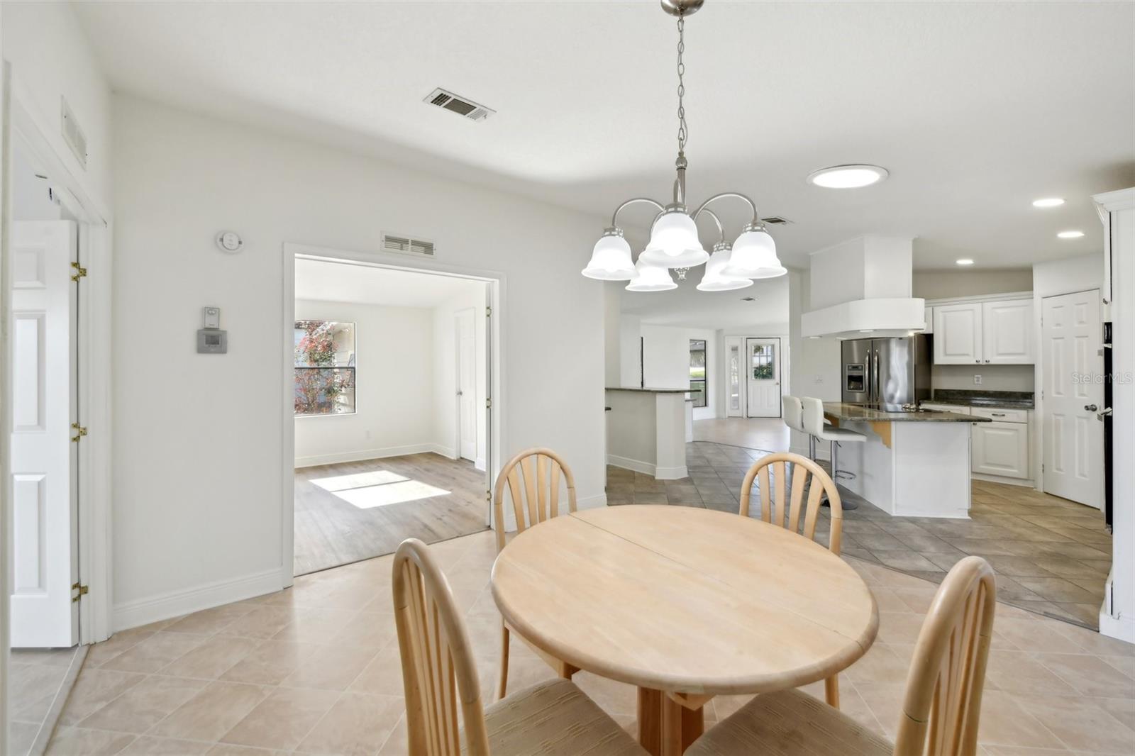 756 HEATHROW AVE