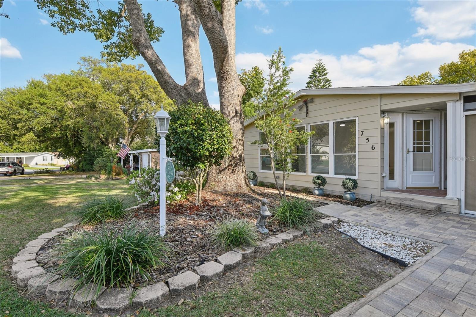 756 HEATHROW AVE
