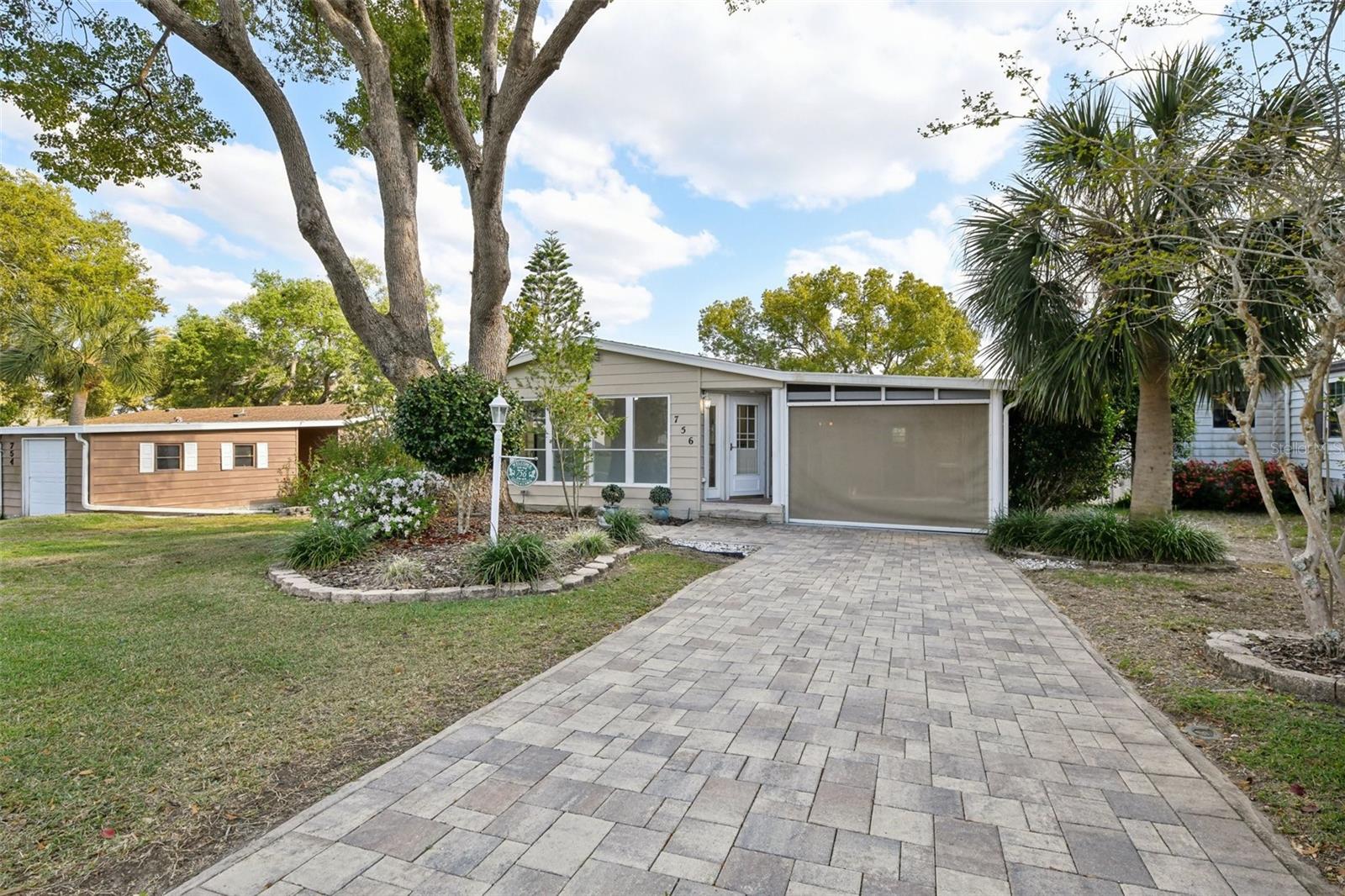 756 HEATHROW AVE
