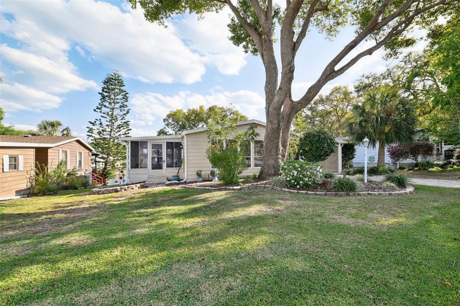 756 HEATHROW AVE