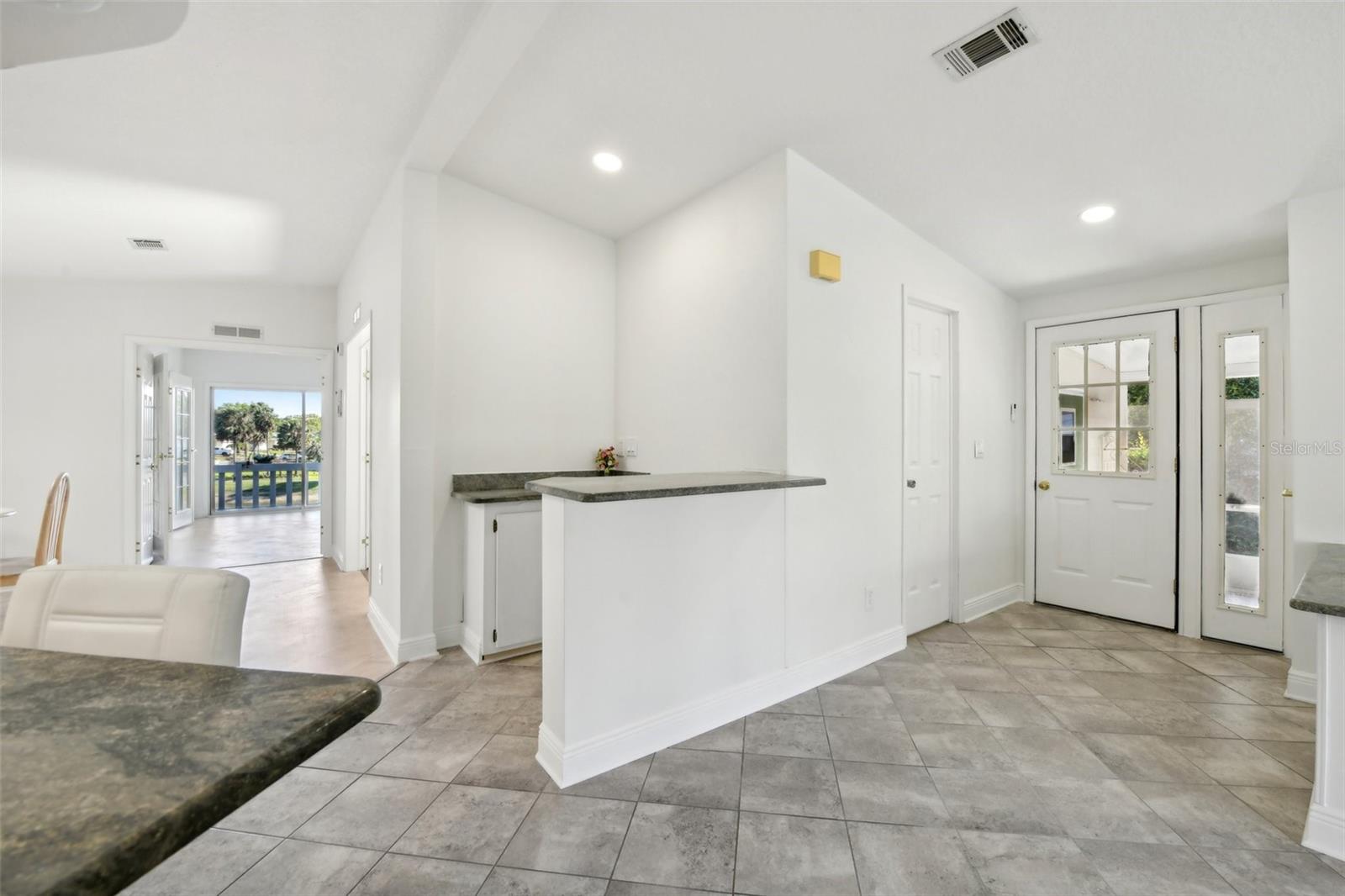 756 HEATHROW AVE