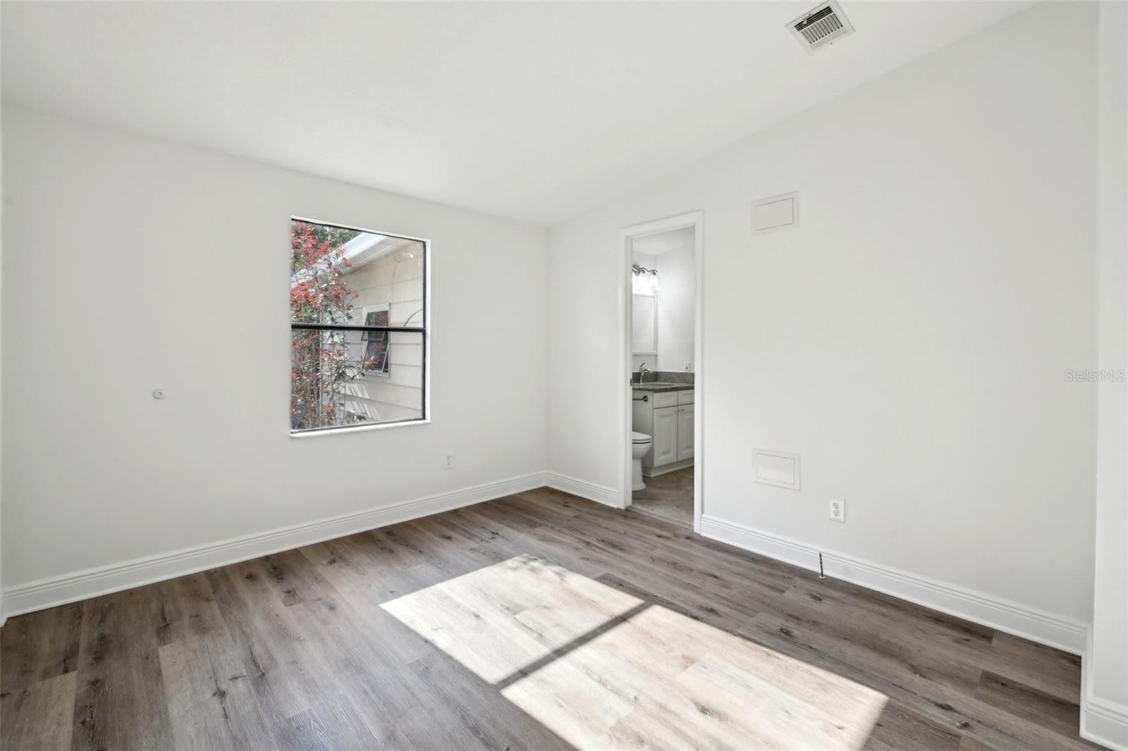756 HEATHROW AVE