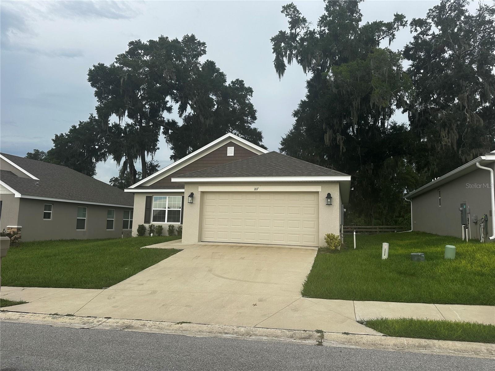 187 NW 45TH LOOP