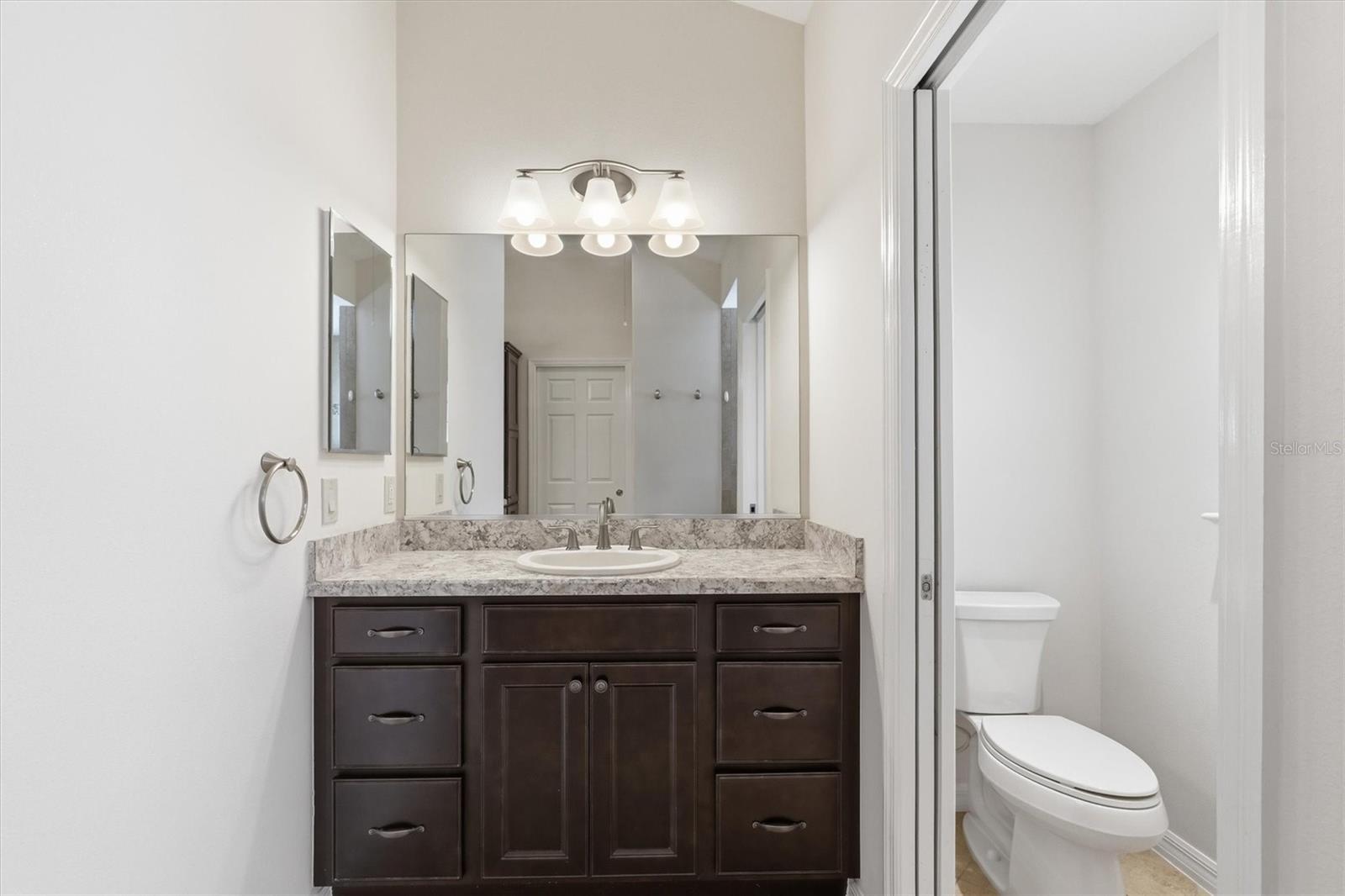1424 WALNUT WAY