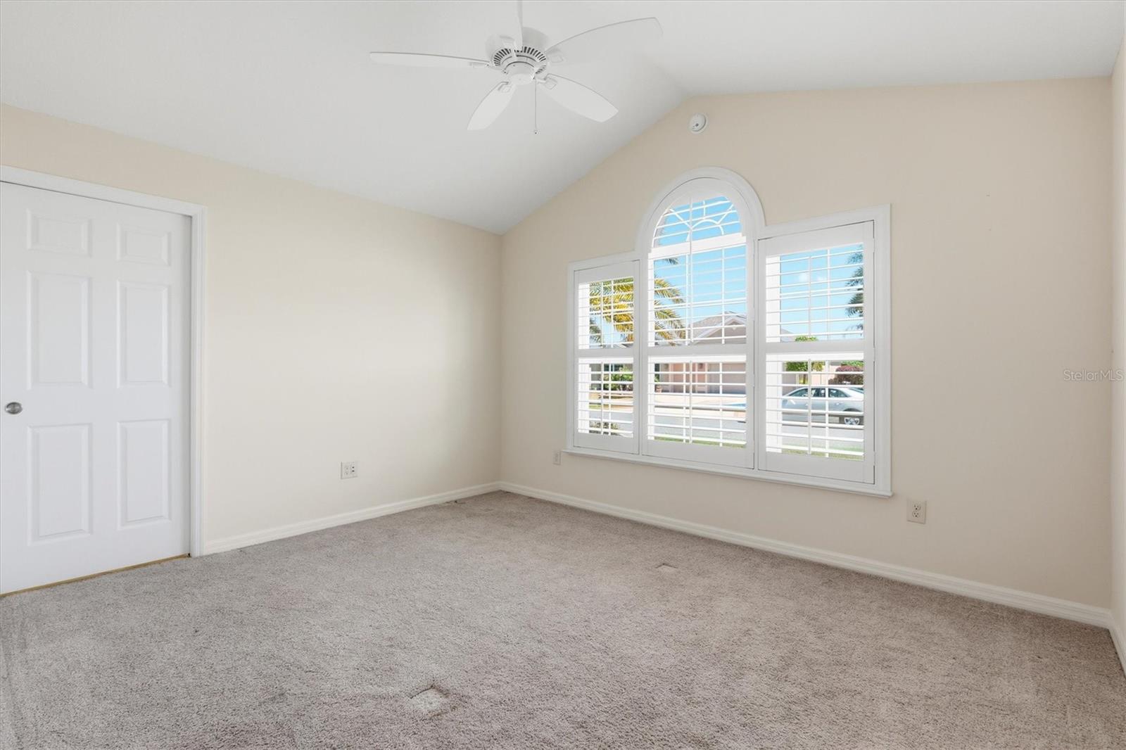 1424 WALNUT WAY