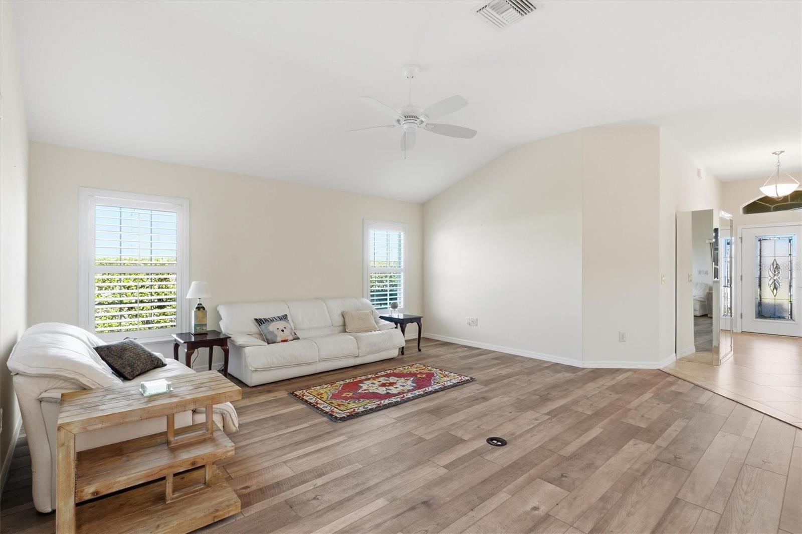 1424 WALNUT WAY