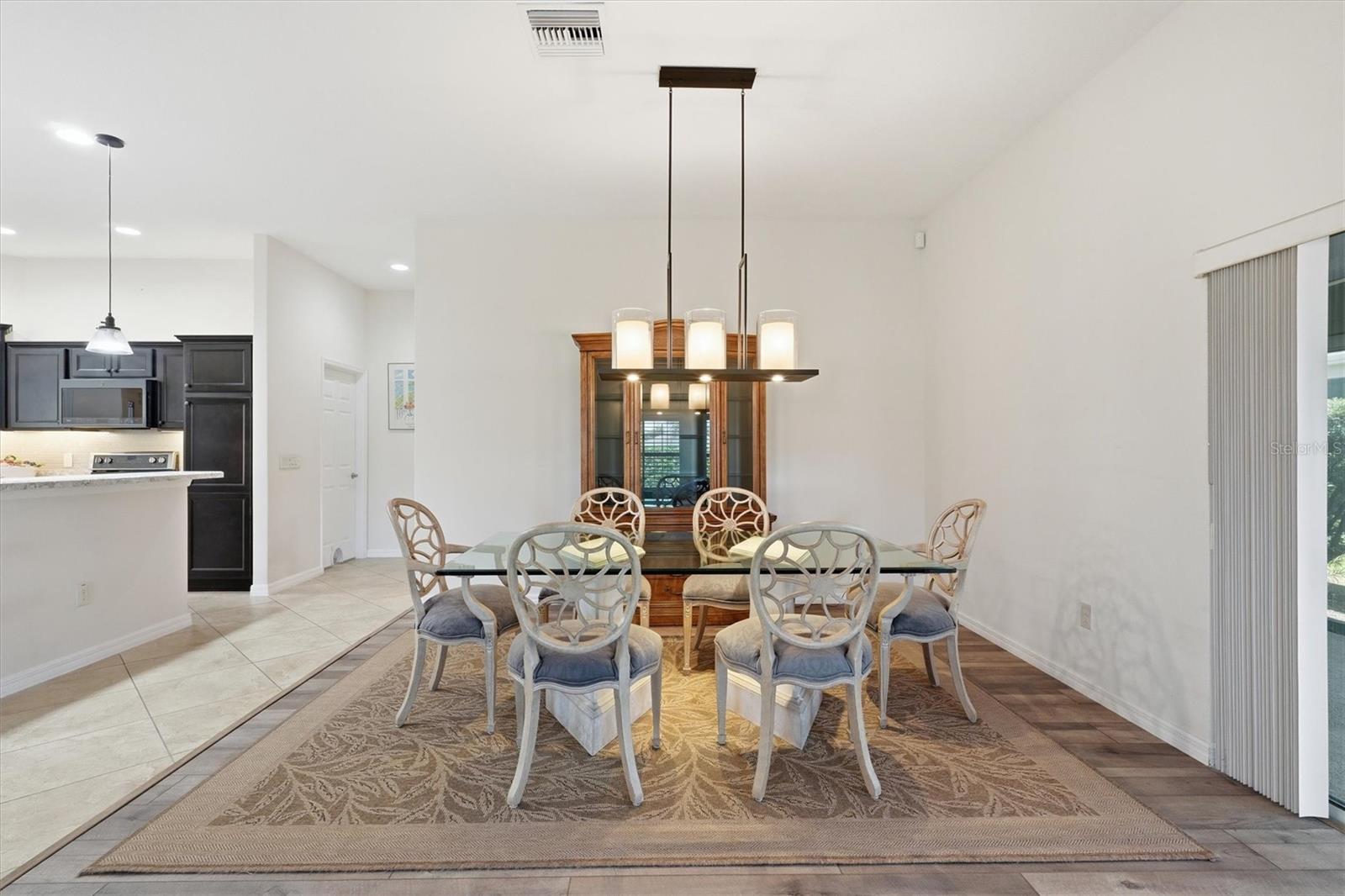 1424 WALNUT WAY