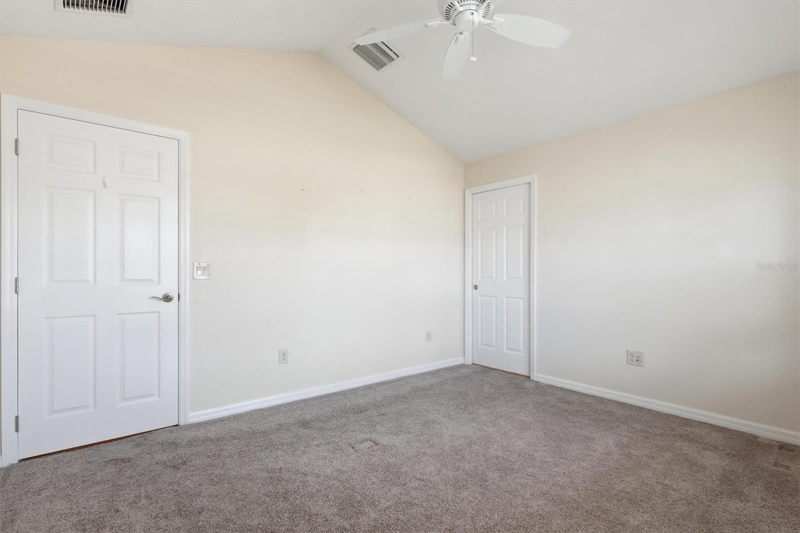 1424 WALNUT WAY
