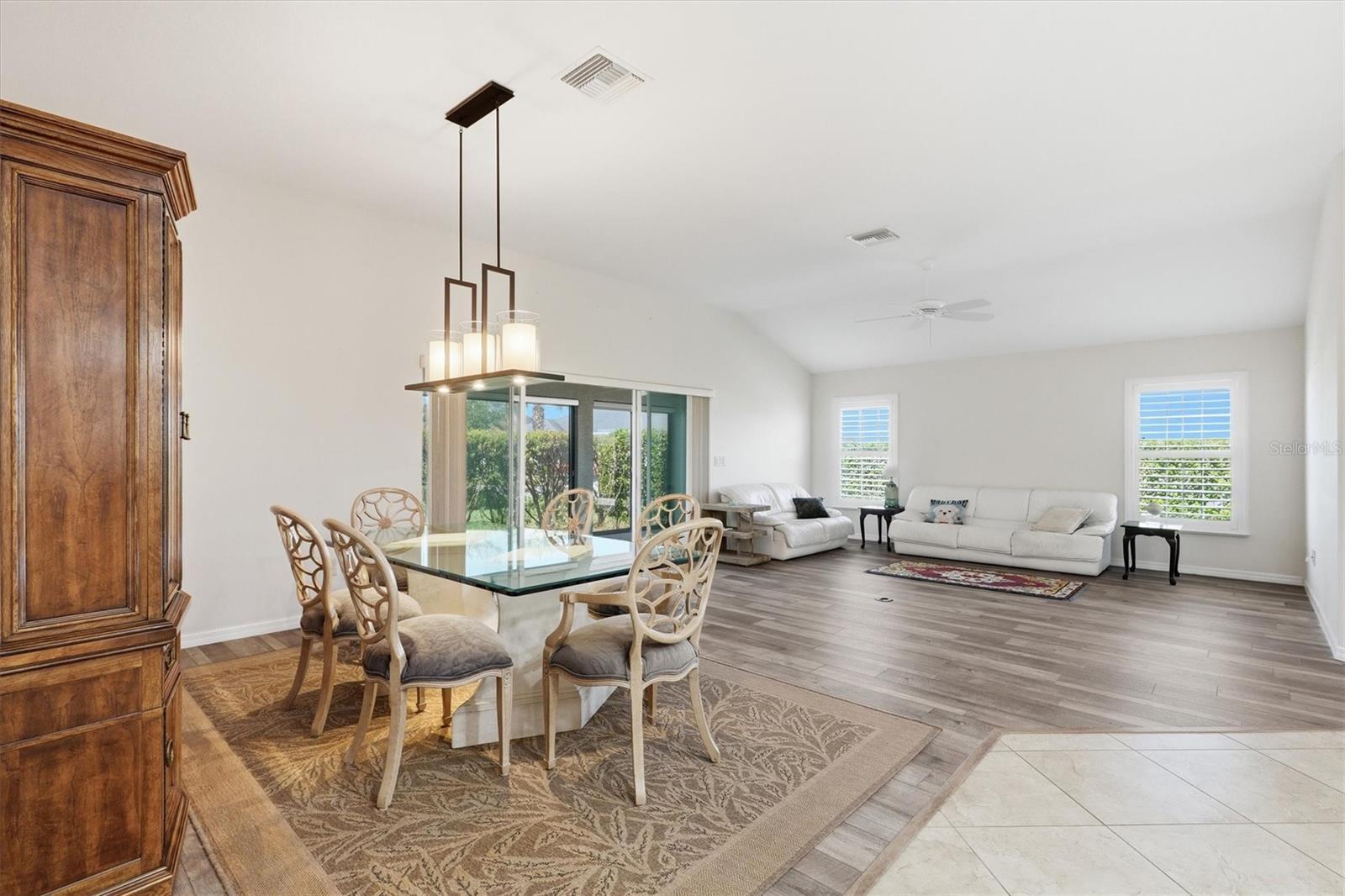 1424 WALNUT WAY