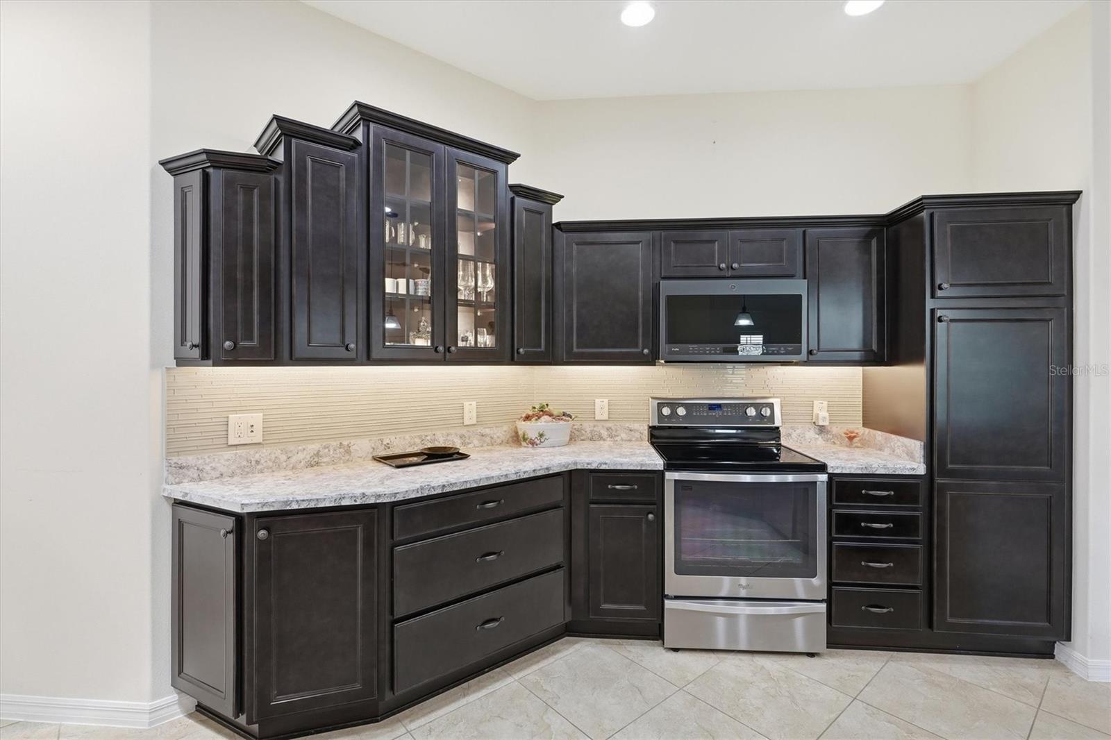 1424 WALNUT WAY