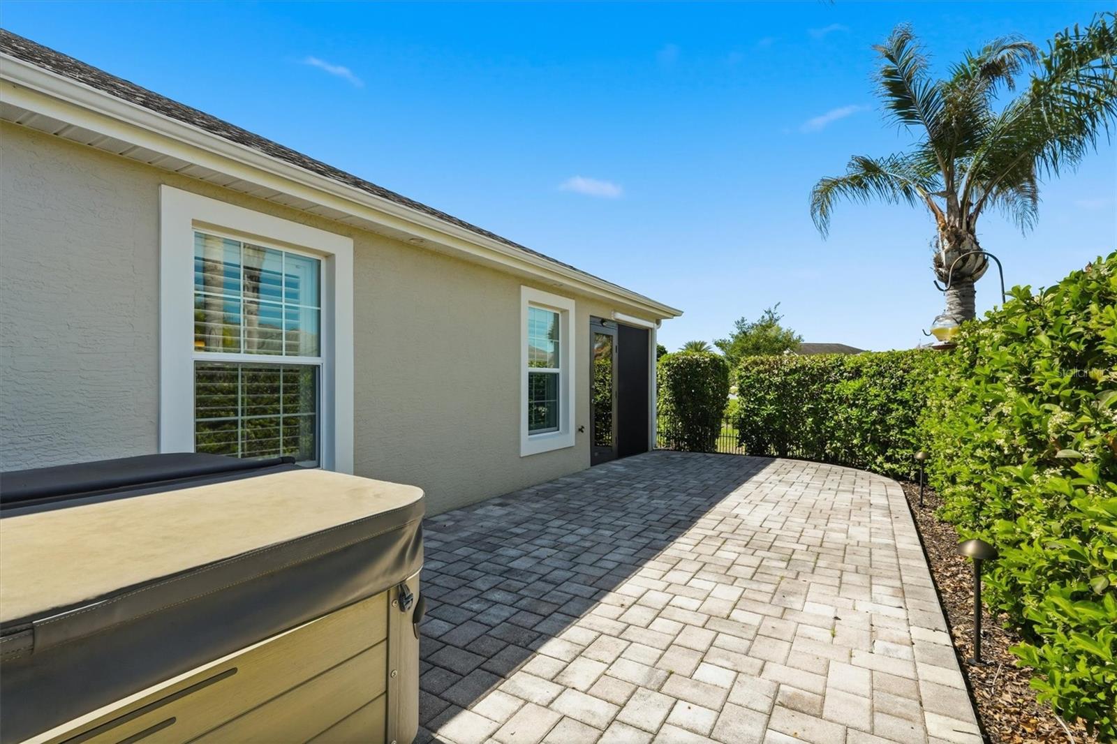 1424 WALNUT WAY
