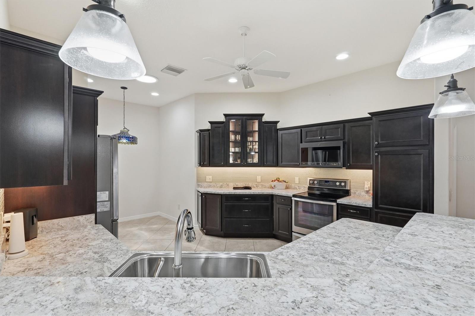 1424 WALNUT WAY