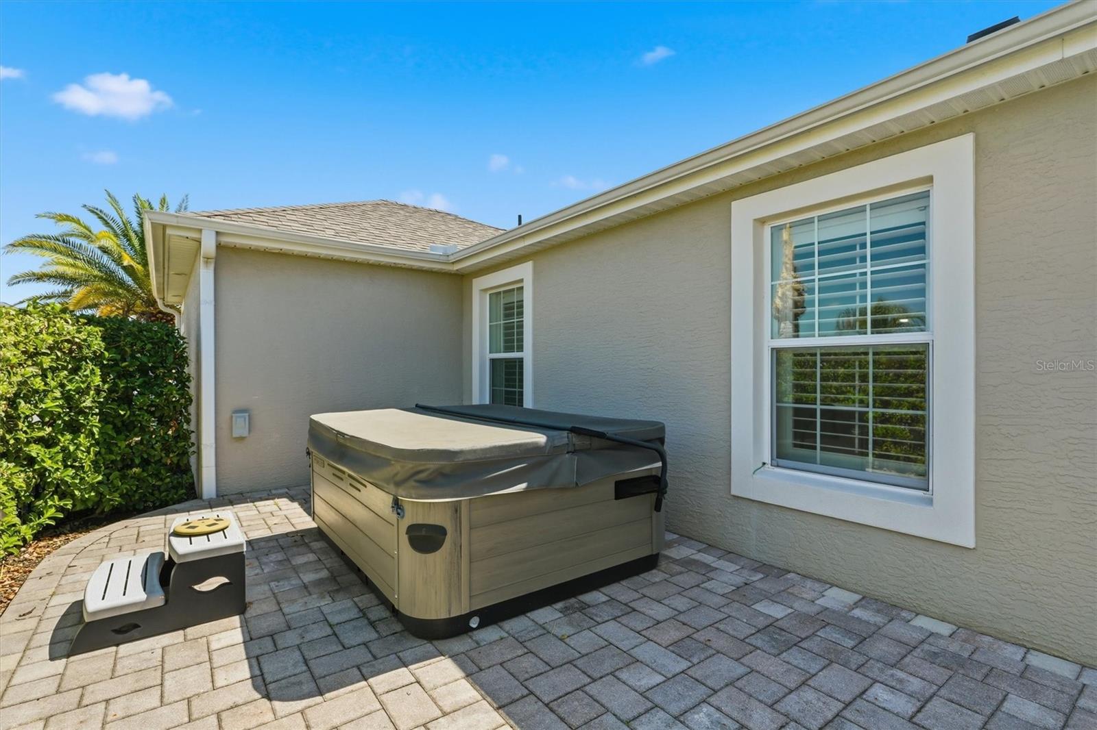 1424 WALNUT WAY