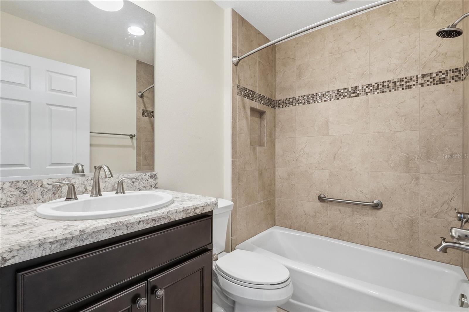 1424 WALNUT WAY